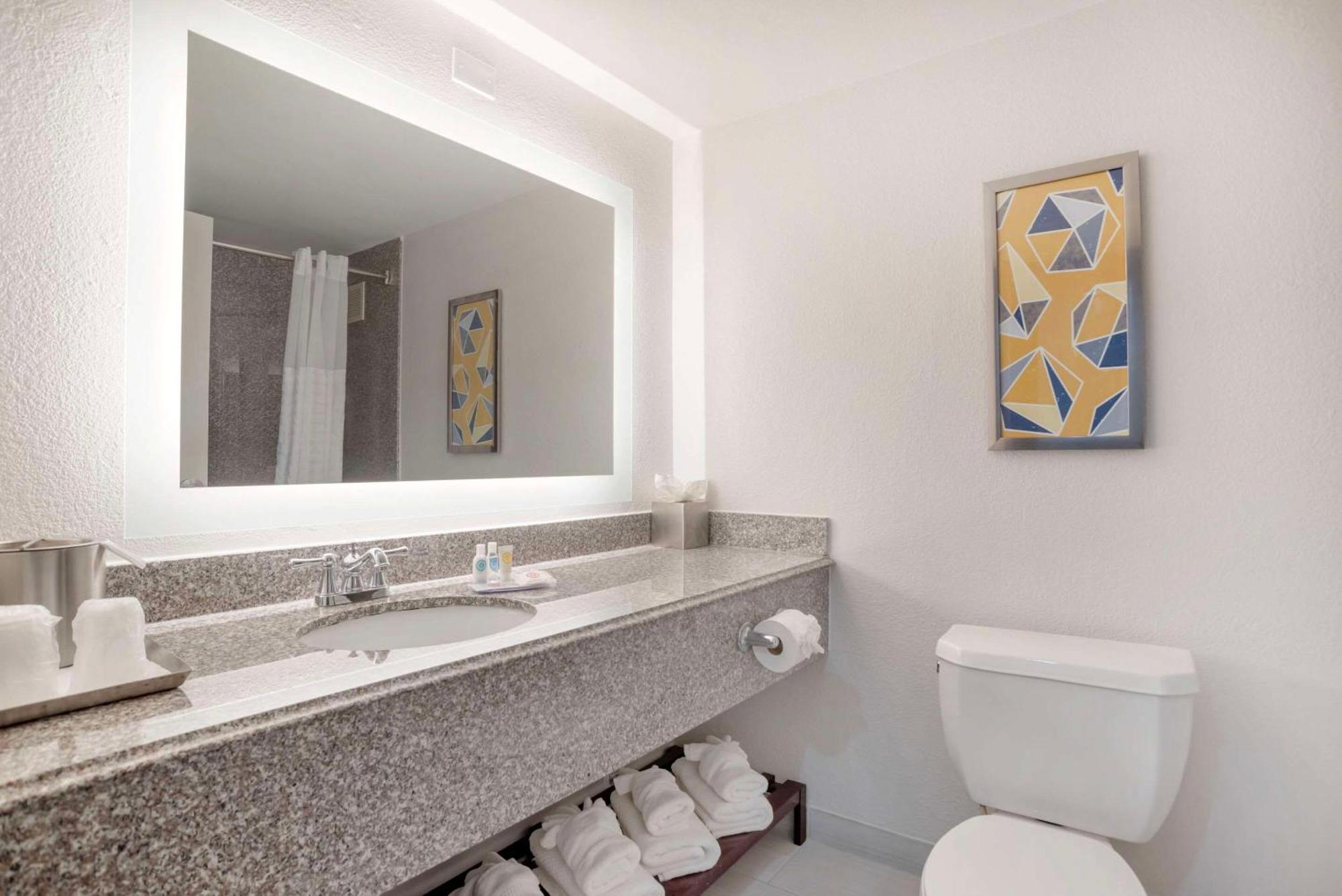 Hotel Comfort & New Orleans Airport North Kenner