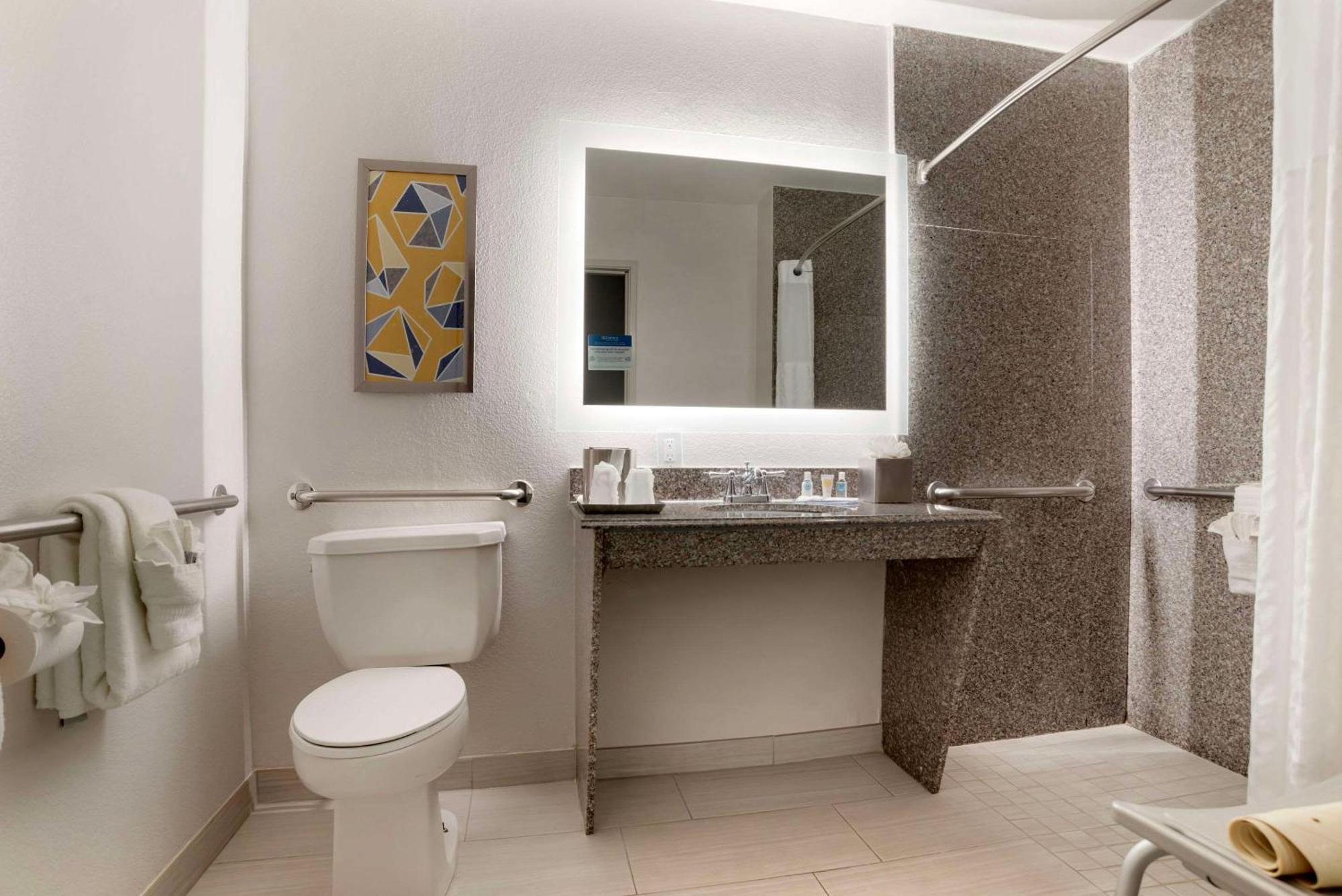 Comfort & New Orleans Airport North Hotel 2*