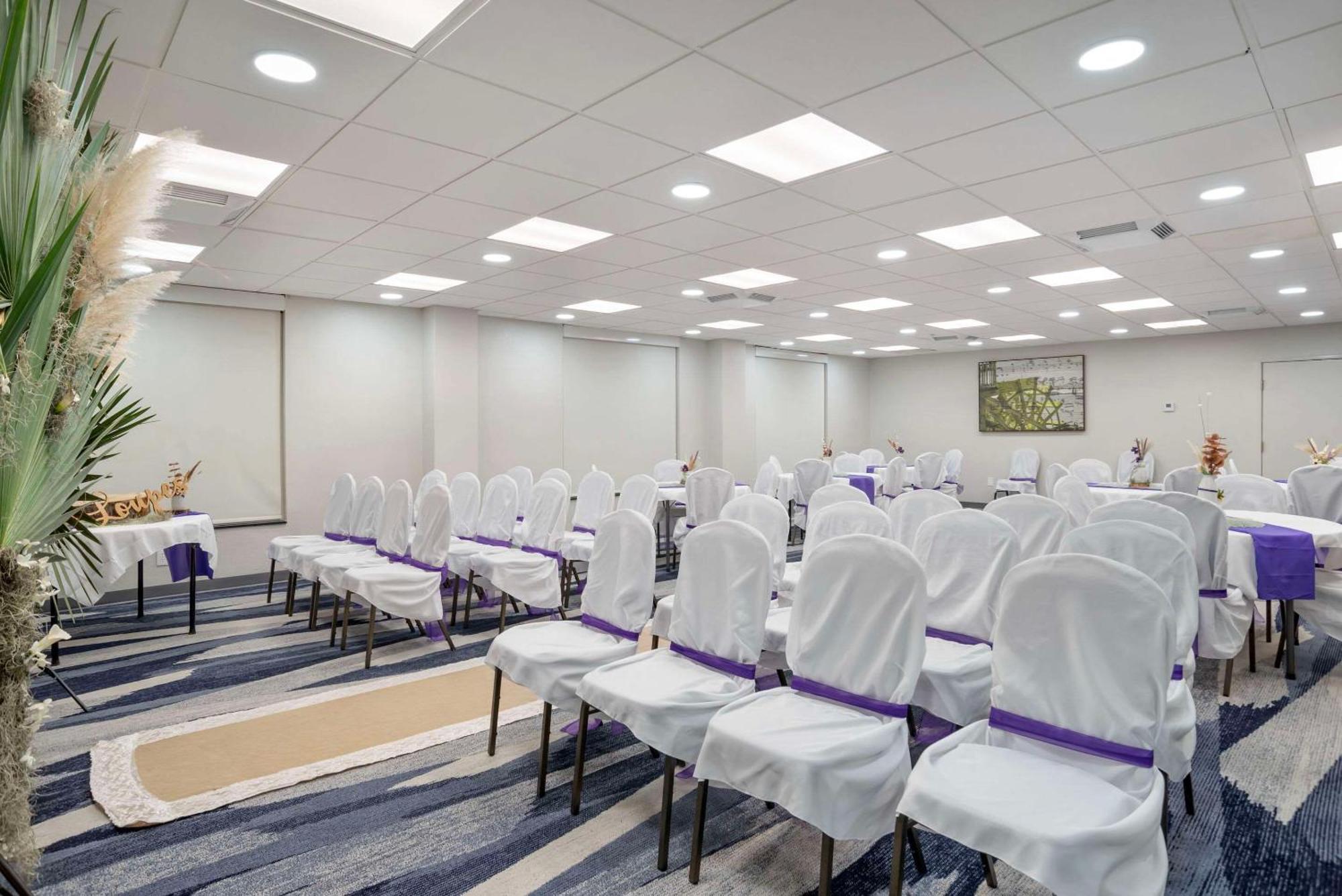 Hotel Comfort & New Orleans Airport North