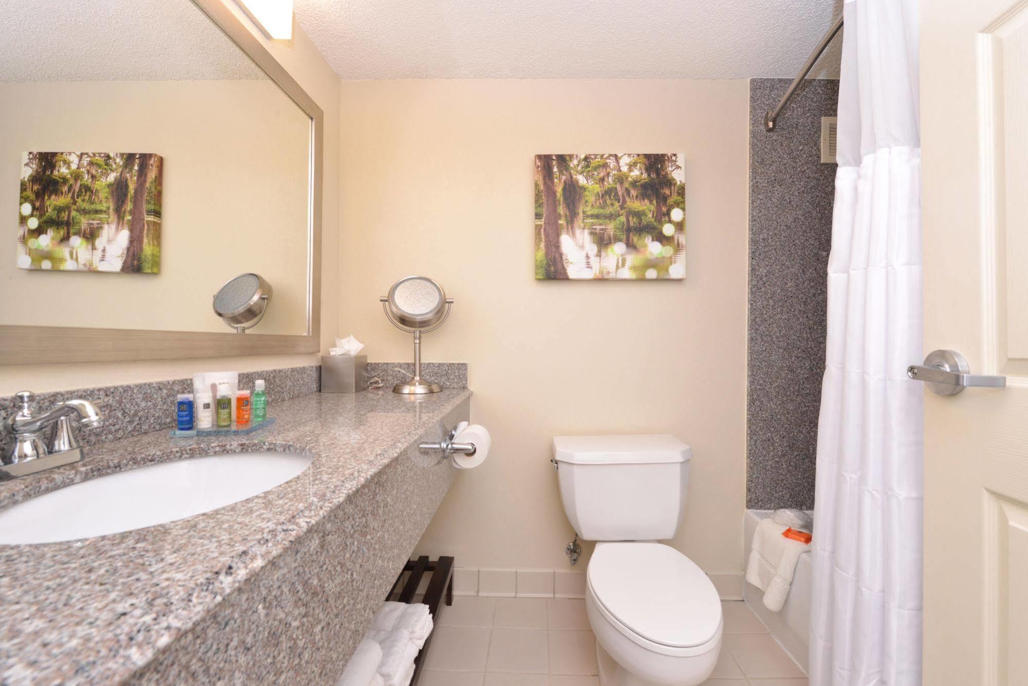 Hotel Comfort & New Orleans Airport North 2*